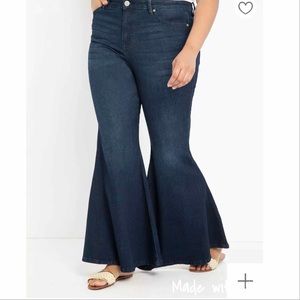 NWT ELOQUII Classic Fit Bell Bottom Jeans